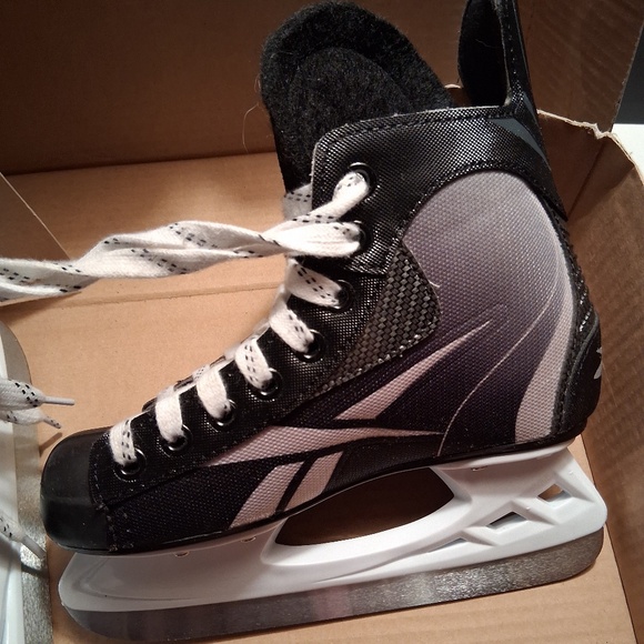 Boy's Reebok Ice Skates, Junior Size 2 D - Picture 7 of 12
